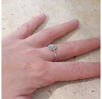 Petite bague fleur argent et pierre ronde Pierre de lune T57