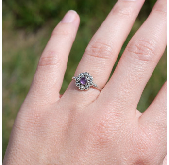 Petite bague fleur argent et pierre ronde Améthyste T52
