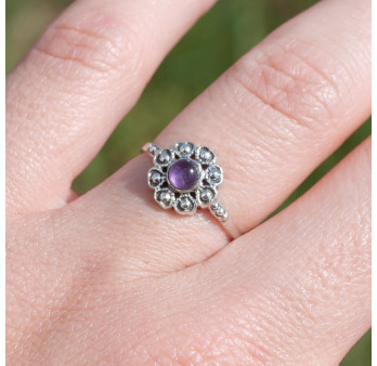 Petite bague fleur argent et pierre ronde Améthyste T52
