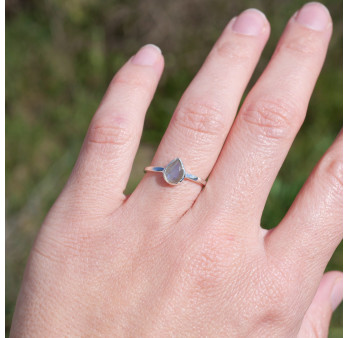 Petite bague goutte argent et pierre en Labradorite T51/52/54/58/59