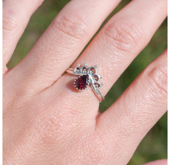 Bague fine couronne argent et petite pierre Grenat T49/51/54/57/60