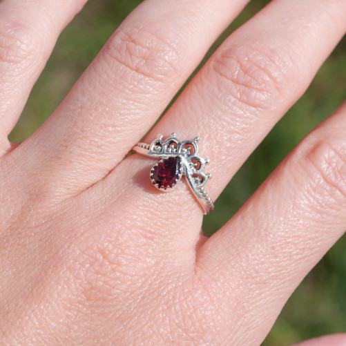 Bague fine couronne argent et petite pierre Grenat T49/51/54/57/60