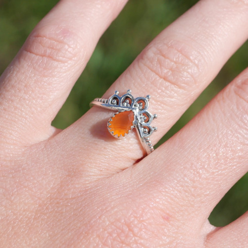 Bague fine couronne argent et petite pierre Cornaline T52/54