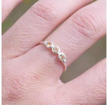 Petite bague argent et 3 petites pierres rondes en Citrine T49/52/54/57