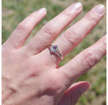 Bague pierre navette Topaze bleue anneau double en argent T56