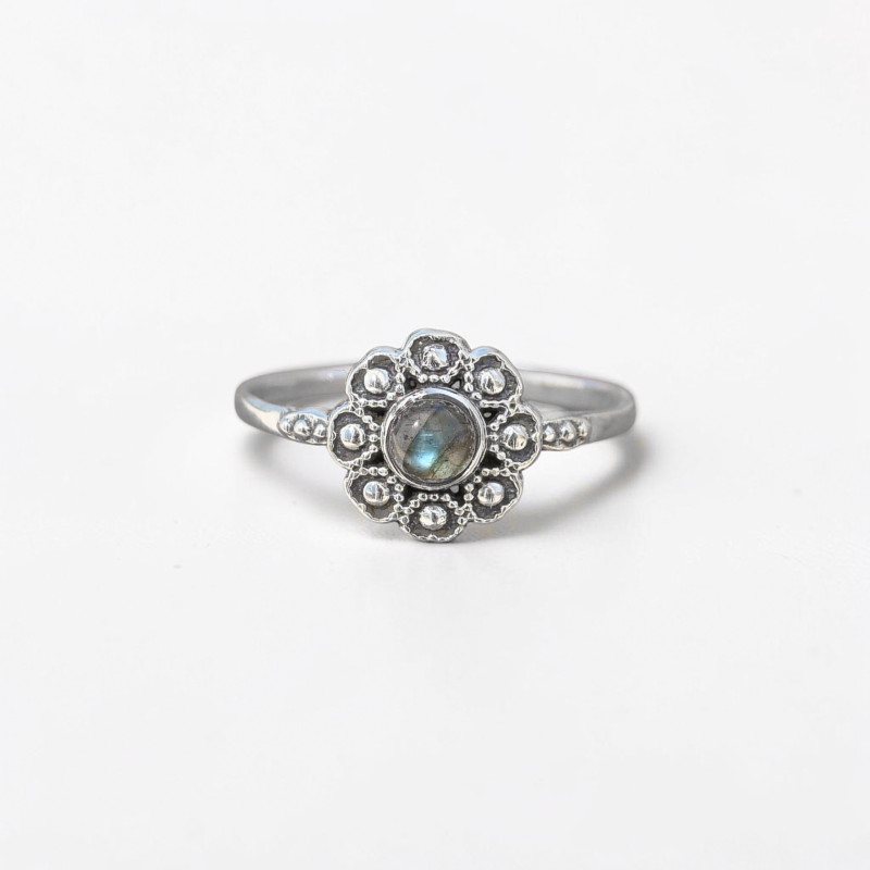Petite bague fleur argent et pierre ronde Labradorite T57 Petite bague fleur argent et pierre ronde Labradorite T57