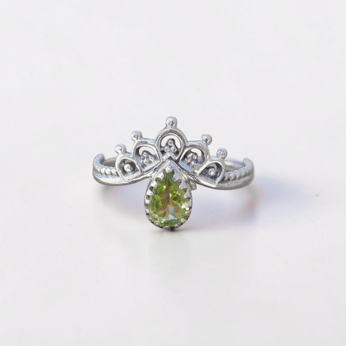 Bague fine couronne argent et petite pierre Péridot T49/56/60