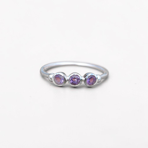 Petite bague argent et 3 petites pierres rondes en Améthyste T49/52/55/57