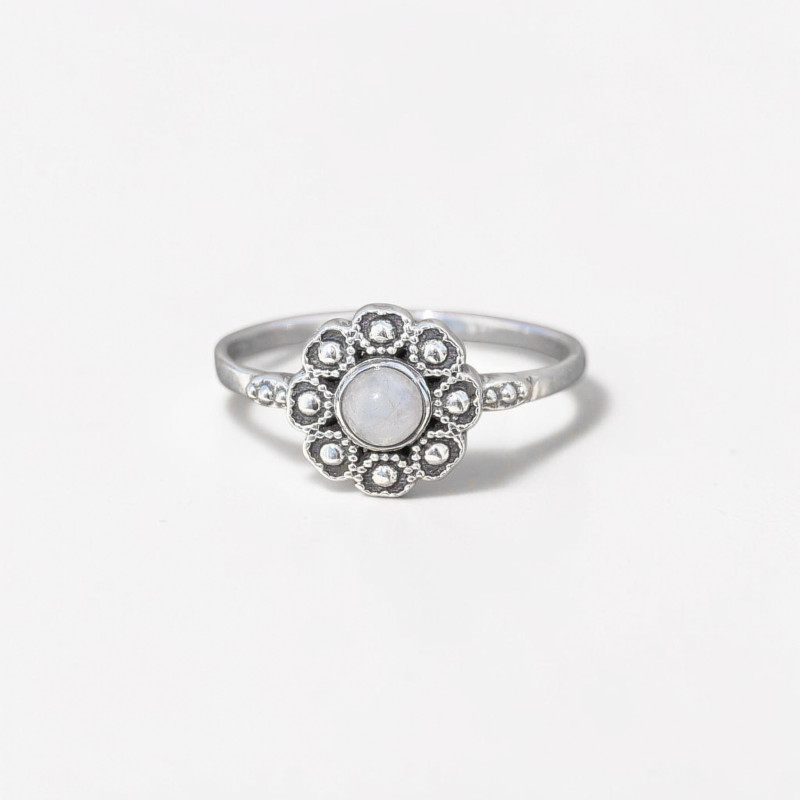 Petite bague fleur argent et pierre ronde Pierre de lune T57 Petite bague fleur argent et pierre ronde Pierre de lune T57