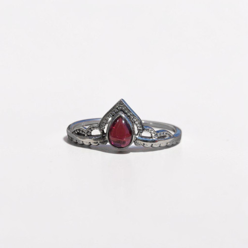 Bague fine diadème argent et petite pierre Grenat T59