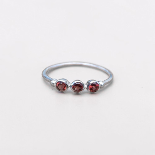 Petite bague argent et 3 petites pierres rondes en Grenat T49/52/54/57