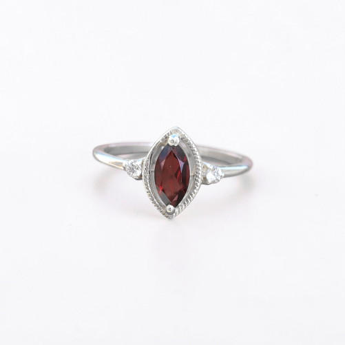 Bague fine argent pierre marquise griffée Grenat T49/52/55/57