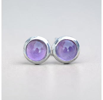 Petites boucles d'oreilles à clous en argent et en pierre Améthyste ronde