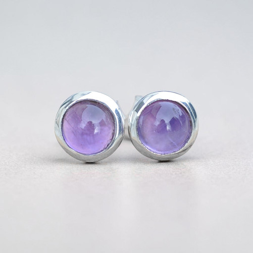 Petites boucles d'oreilles à clous en argent et en pierre Améthyste ronde
