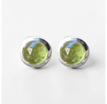 Petites boucles d'oreilles à clous en argent et en pierre Péridot ronde