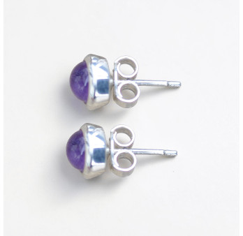 Petites boucles d'oreilles à clous en argent et en pierre Améthyste ronde
