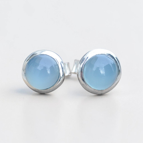 Petites boucles d'oreilles à clous argent et en pierre en Calcédoine (bleu)