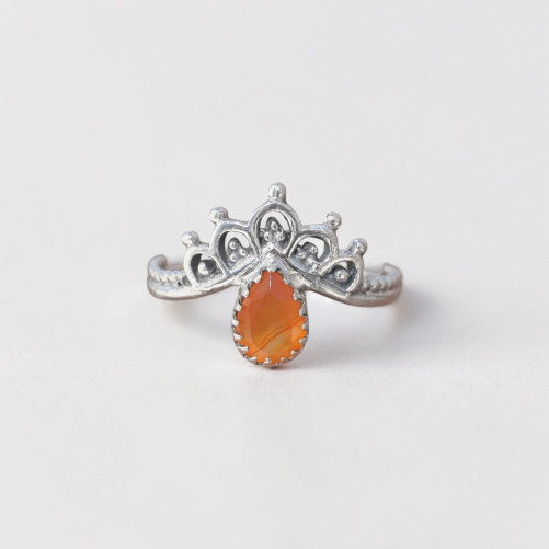 Bague fine couronne argent et petite pierre Cornaline T52/54