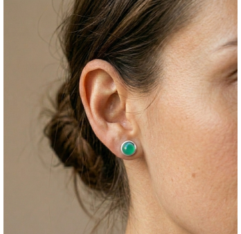 Petites boucles d'oreilles à clous en argent et en pierre Agate verte ronde (vert)