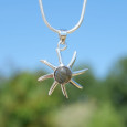 Pendentif soleil argent et pierre Labradorite ronde Pendentif soleil argent et pierre Labradorite ronde