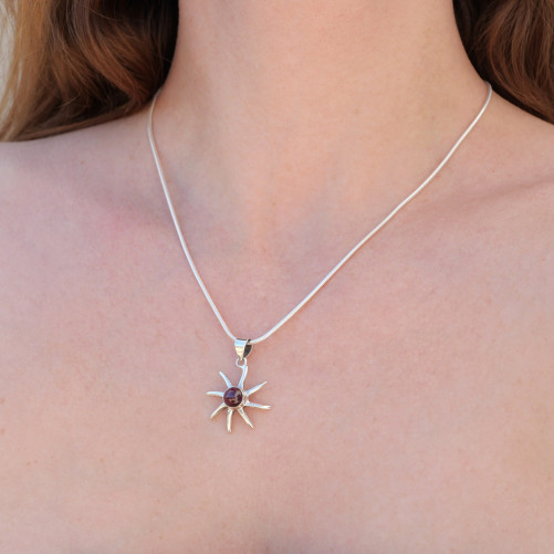 Pendentif soleil argent et pierre Grenat ronde