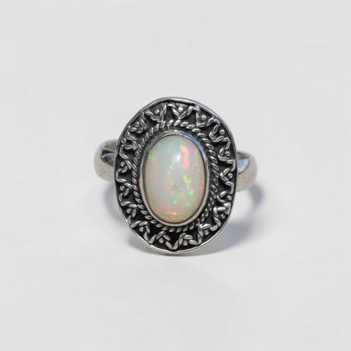 Bague ovale en argent ciselé et pierre Opale blanche (blanc) T57