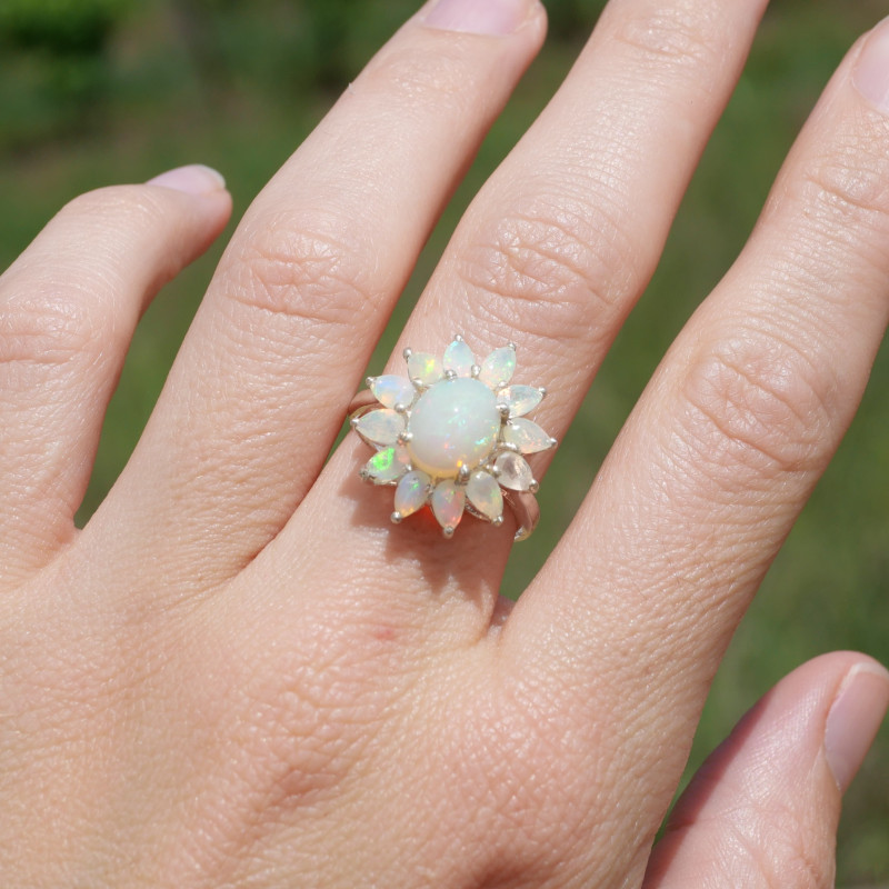 Bague fleur en argent et 13 pierres en Opale d'Ethiopie T57
