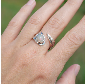 Bague feuille enlacée en argent et pierre Opale d'Ethiopie T56