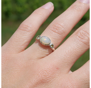 Bague fine argent et petite pierre Opale et Péridot T51/53/54