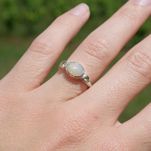 Bague fine argent et petite pierre Opale et Péridot T51/53/54
