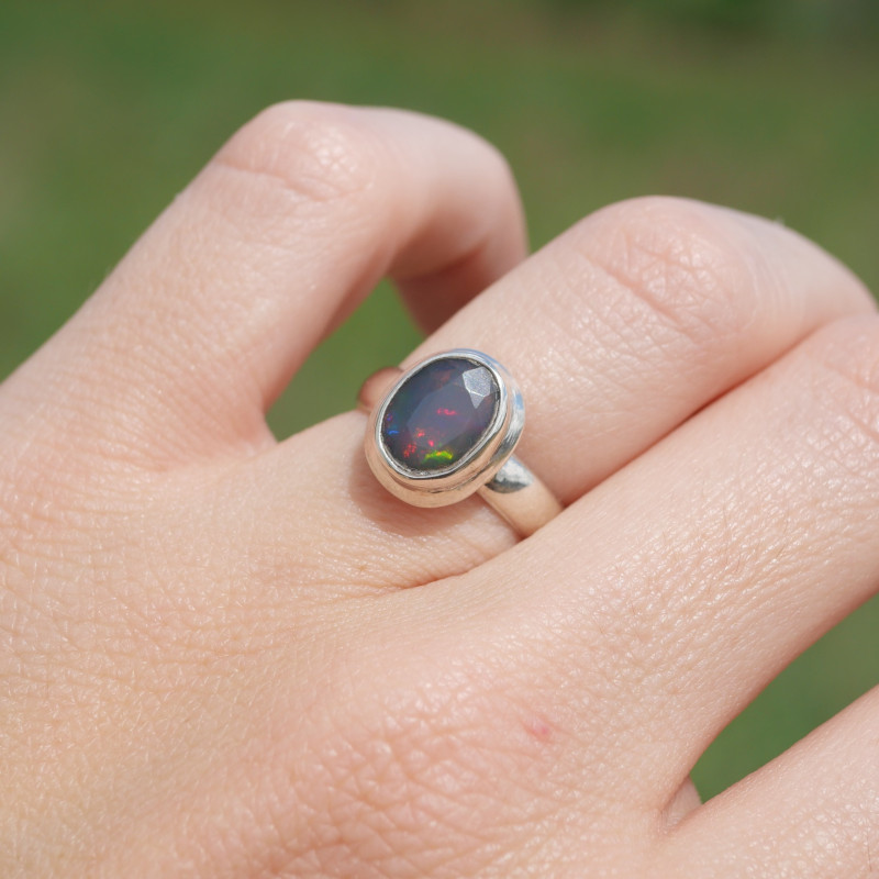 Bague en Opale noire ovale et argent T51