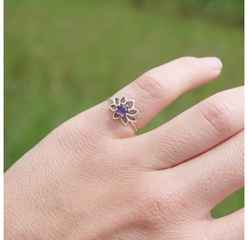 Petite bague fleur de lotus et pierre Améthyste T49