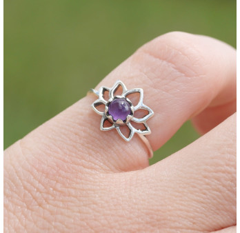 Petite bague fleur de lotus et pierre Améthyste T49