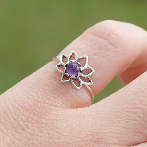 Petite bague fleur de lotus et pierre Améthyste T49