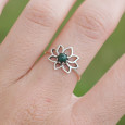 Petite bague fleur de lotus et pierre Malachite T52/56/59 Petite bague fleur de lotus et pierre Malachite T52/56/59