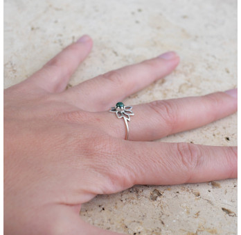 Petite bague fleur de lotus et pierre Malachite T52/56/59