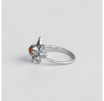 Petite bague fleur de lotus et pierre Cornaline T49/51