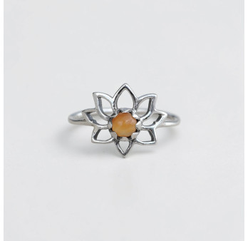 Petite bague fleur de lotus et pierre Cornaline T49/51
