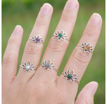 Petite bague fleur de lotus et pierre Cornaline T49/51