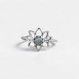 Petite bague fleur de lotus et pierre Labradorite T49/54/59 Petite bague fleur de lotus et pierre Labradorite T49/54/59