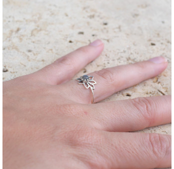 Petite bague fleur de lotus et pierre Labradorite T49/54/59