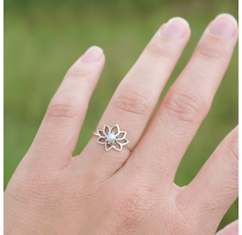Petite bague fleur de lotus et Perle de culture T49/51/59