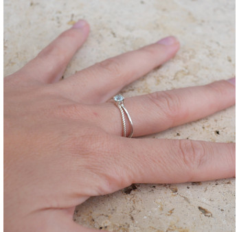 Bague fine double anneau et pierre Topaze bleue T51/54/56/59
