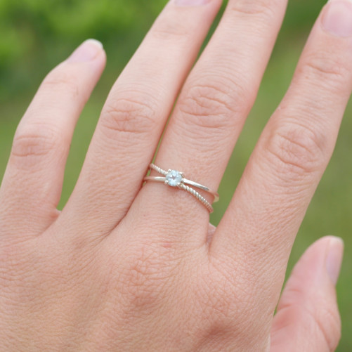 Bague fine double anneau et pierre Topaze bleue T51/54/56/59