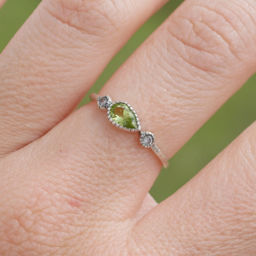 Bague fine argent goutte en Péridot et zircons T49/51/54/57