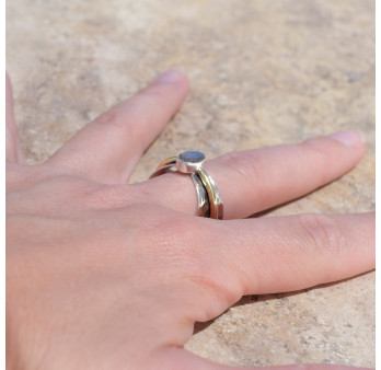 Bague argent martelé anneau doré pierre Labradorite T58