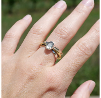 Bague argent martelé anneau doré pierre Labradorite T58