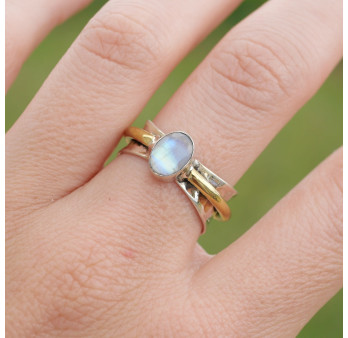 Bague argent martelé anneau doré Pierre de lune irisée T56