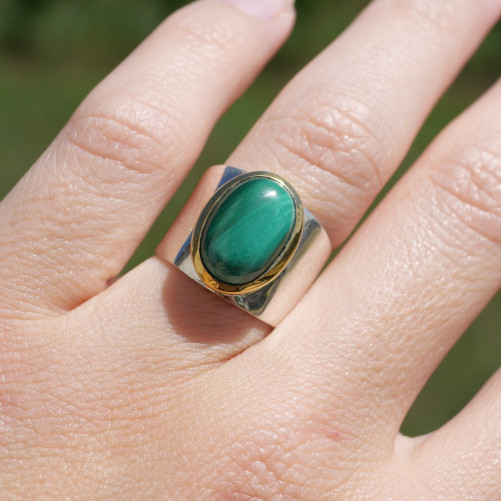 Bague large argent doré et pierre ovale Malachite T53