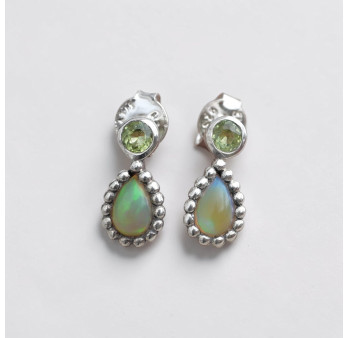Petites boucles clous en argent et 2 pierres Péridot et Opale
